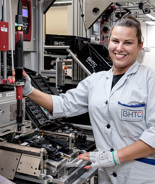 Dame an Produktionsmaschinen